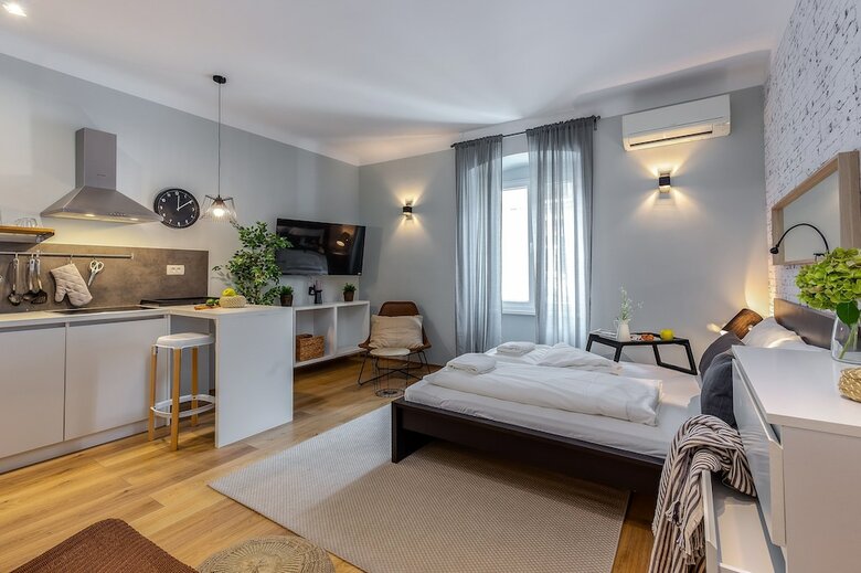 Apartamentos Deluxe Adria Square Studios