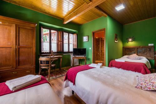 Hostal Pe�a Santa