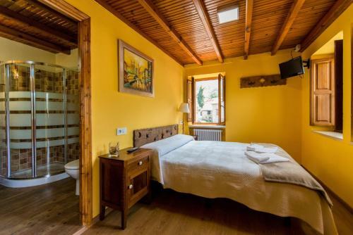 Hostal Pe�a Santa
