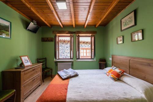 Hostal Pe�a Santa