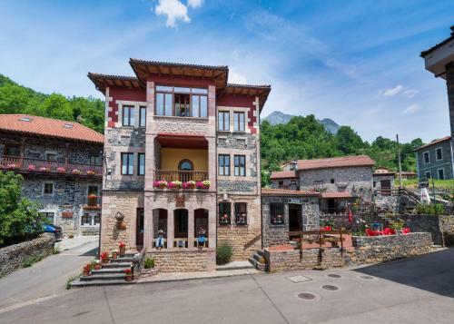 Hostal Pe�a Santa