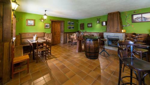 Hostal Pe�a Santa