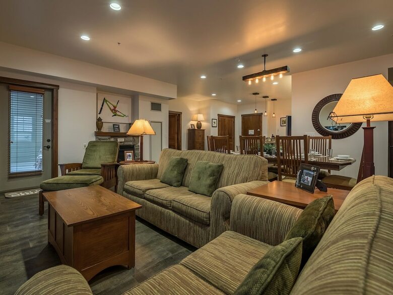 3 Br: Soaring Eagle 201