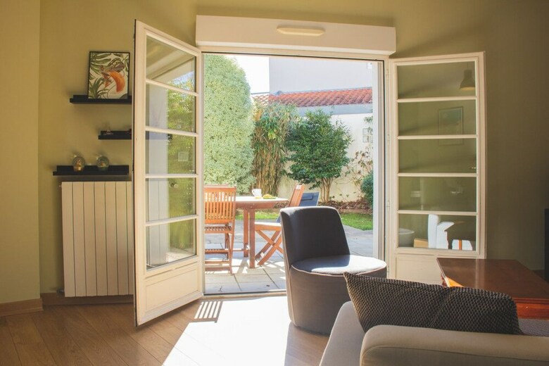 Large Apartment Saint Martin District
