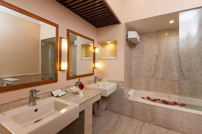 Hotel Hilltone