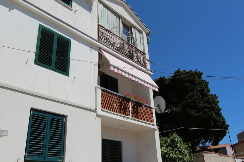 Apartment Dina