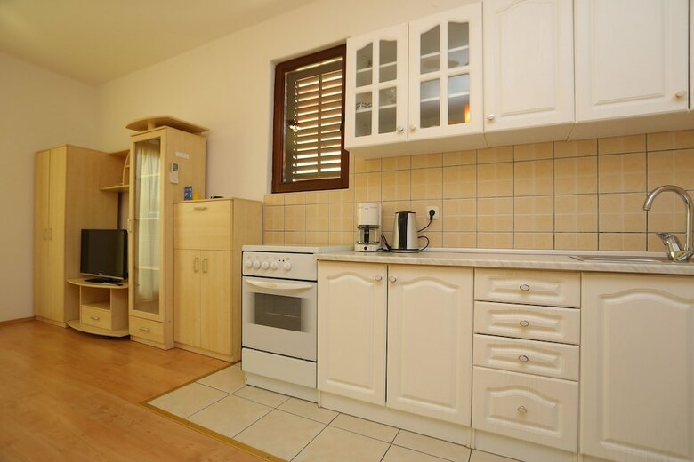 Ina Apartments