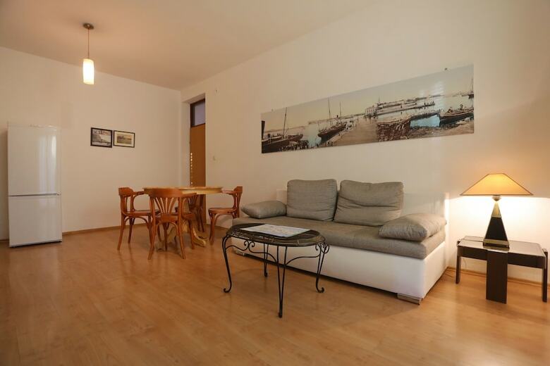 Ina Apartments