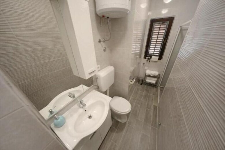 Ina Apartments