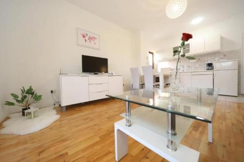 Ina Apartments