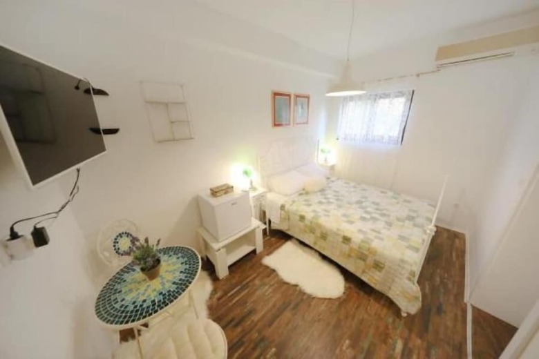 Ina Apartments