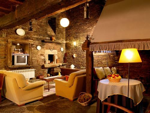 Hostal A Pena De Augasantas