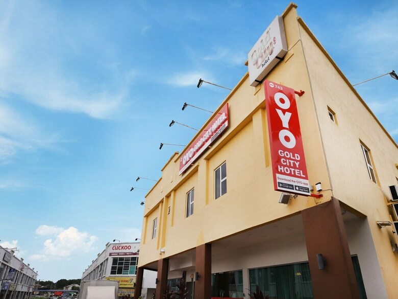 Oyo 743 Gold City Hotel