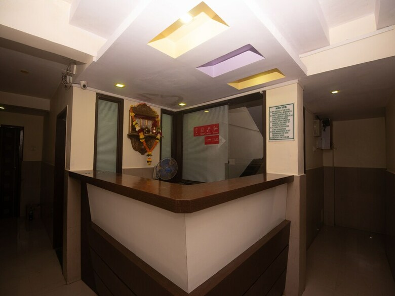 Hotel Oyo 23285 The Diplomat Lodging