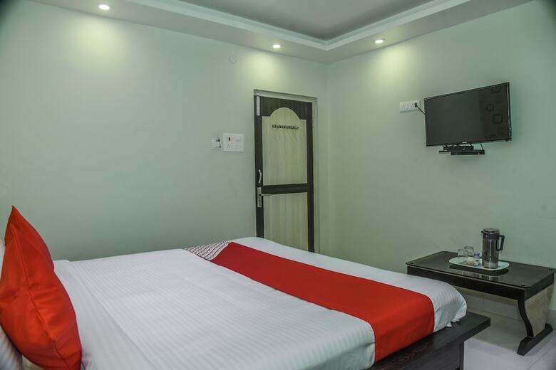 Oyo 15443 Hotel Mega Palace