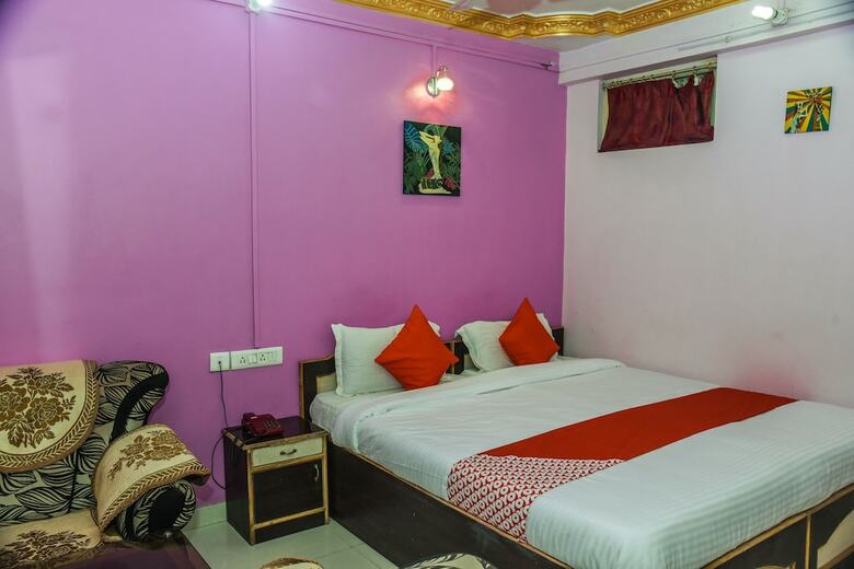 Oyo 15443 Hotel Mega Palace