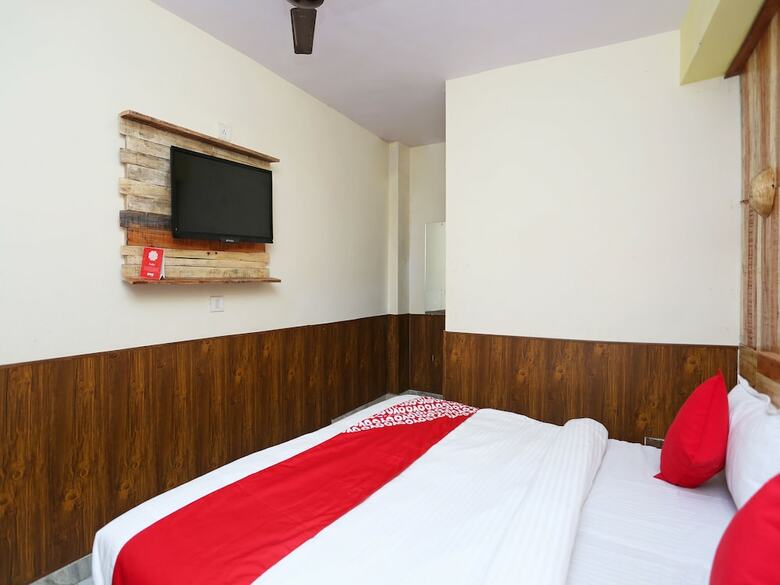Oyo 15994 Hotel Bullet Inn & Lounge
