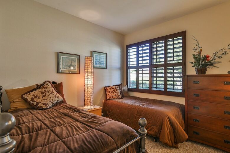 Golfers Paradise On The 5th Hole - Three Bedroom Condo