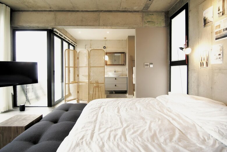 Pension Acoustic Mansion