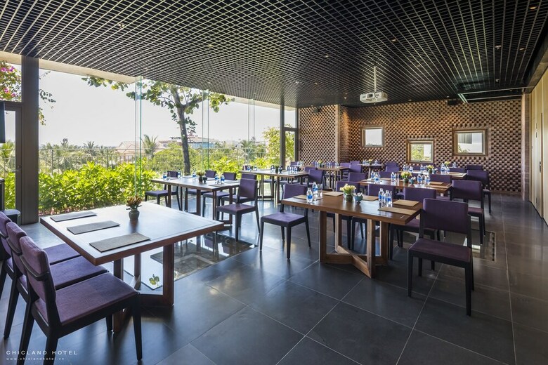 Chicland Hotel