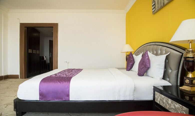 Hotel Treebo Tryst Royal Palm
