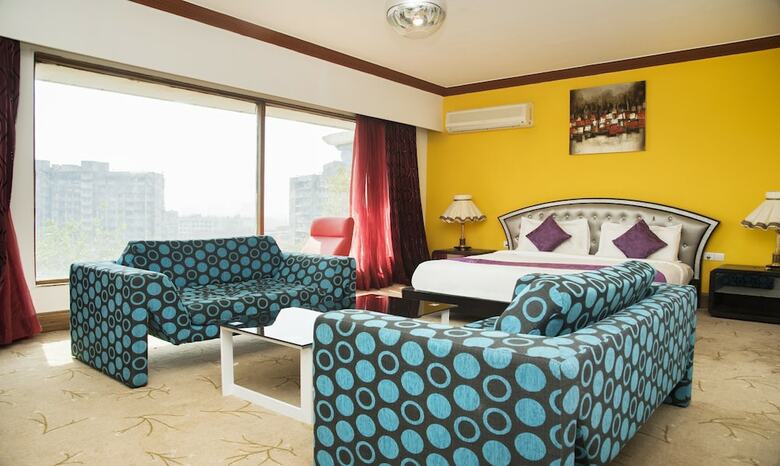 Hotel Treebo Tryst Royal Palm
