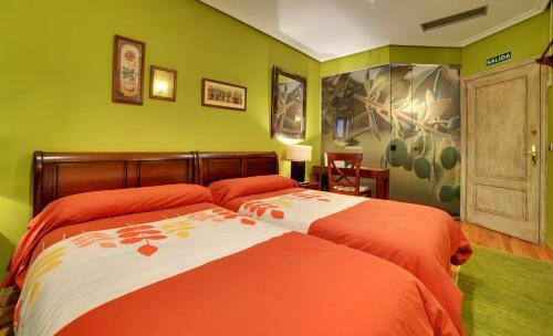 Logis Hostal Rural Txapi Txuri