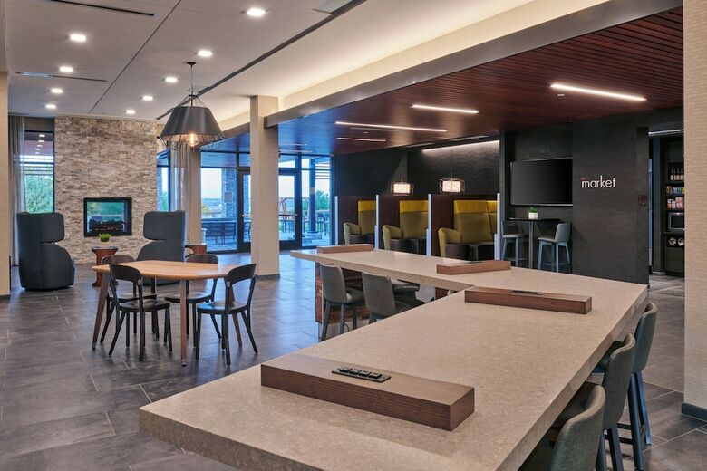 Hotel Courtyard By Marriott Petoskey At Victories Square