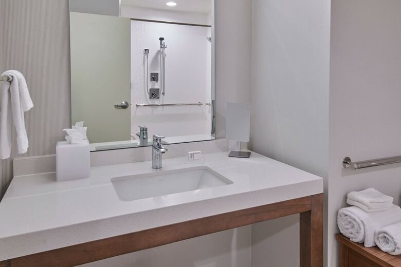 Hotel Courtyard By Marriott Petoskey At Victories Square