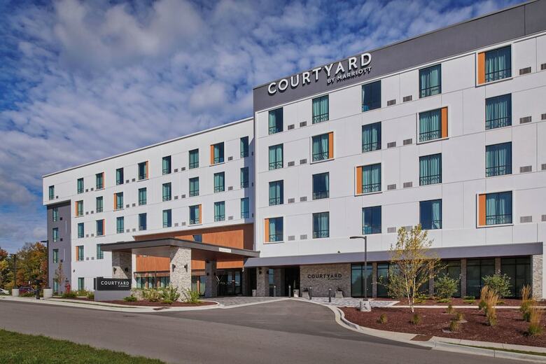 Hotel Courtyard By Marriott Petoskey At Victories Square