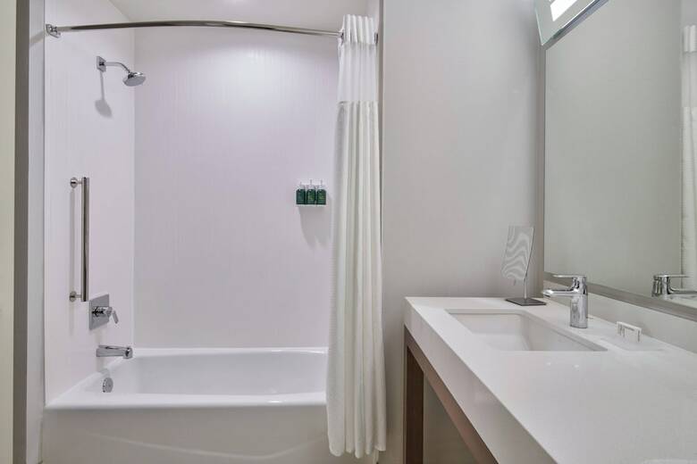 Hotel Courtyard By Marriott Petoskey At Victories Square