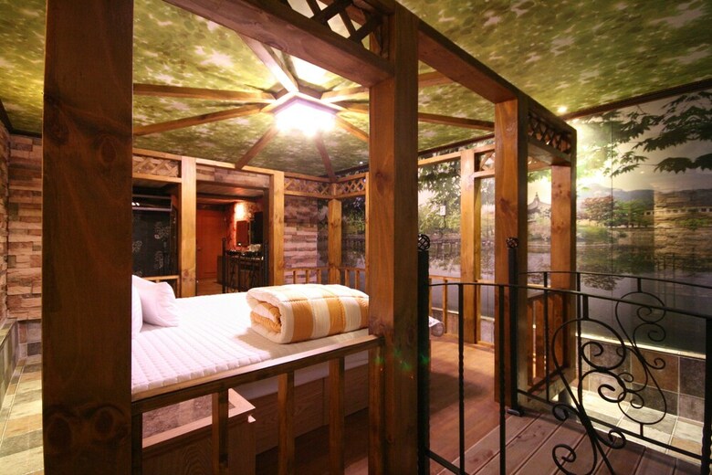 Hera Hotel
