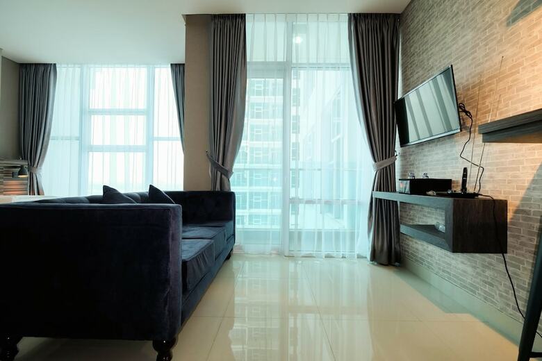 Spacious And Artsy Studio Apartment At Brooklyn Alam Sutera