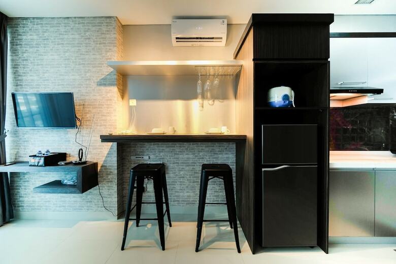 Spacious And Artsy Studio Apartment At Brooklyn Alam Sutera