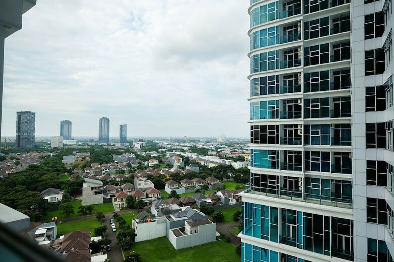 Spacious And Artsy Studio Apartment At Brooklyn Alam Sutera
