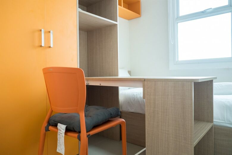 Elegant 2br Apartment At Parahyangan Residence