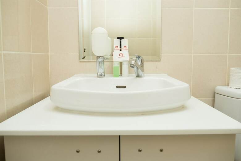 Elegant 2br Apartment At Parahyangan Residence