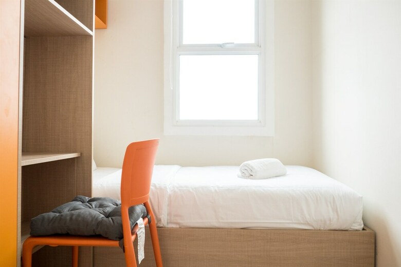 Elegant 2br Apartment At Parahyangan Residence