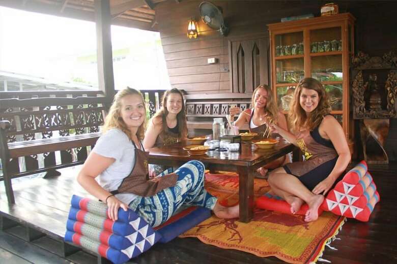 Hostal Good Deal Hostel