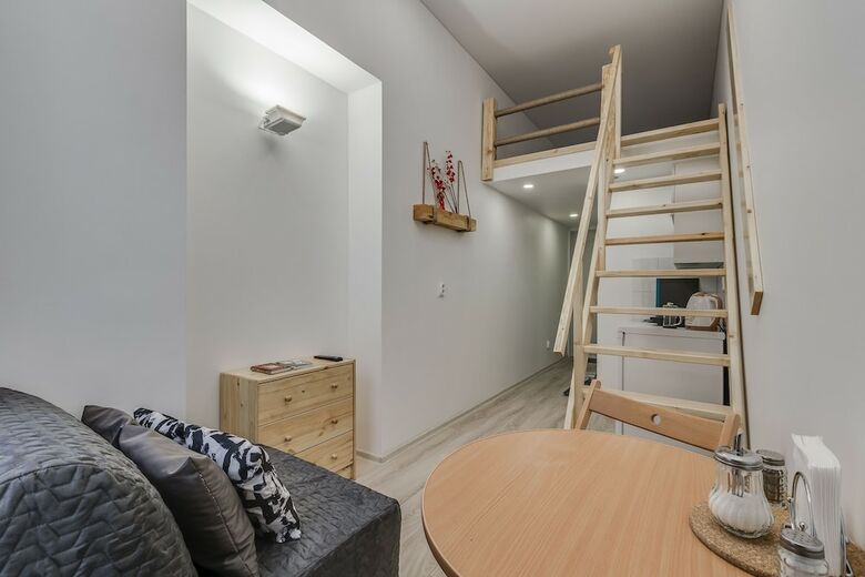 Tomi Apartments