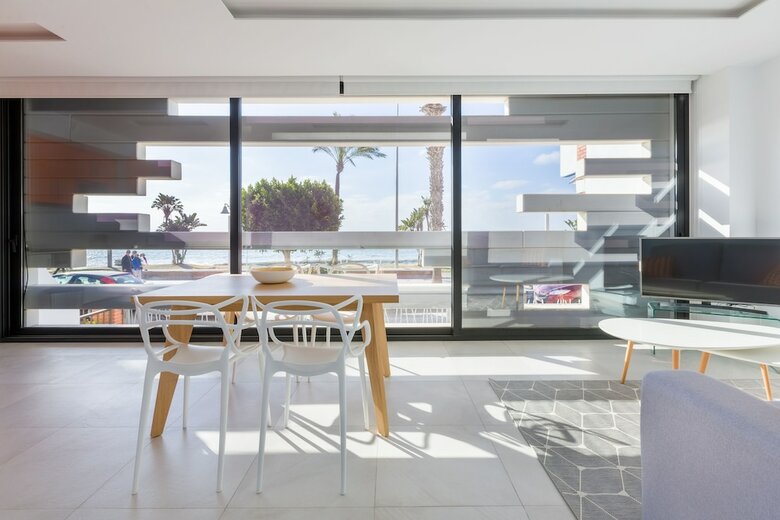 Renthas Calabeach Apartment