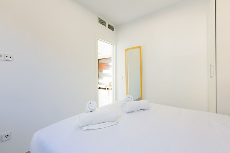Renthas Calabeach Apartment