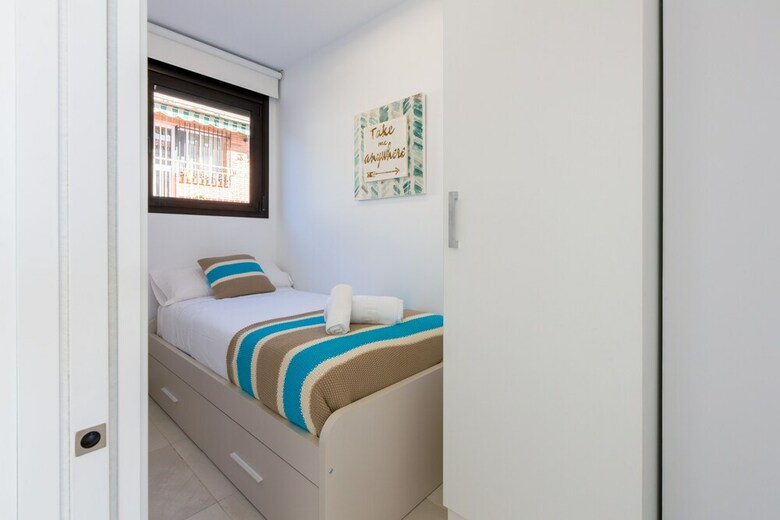 Renthas Calabeach Apartment