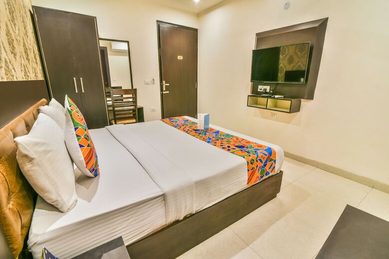 Fabhotel Paragon Suites