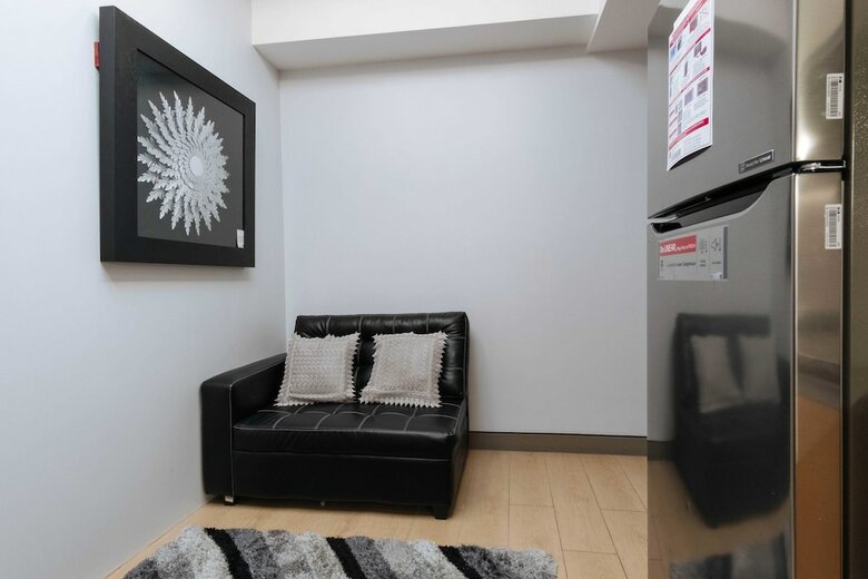 Hotel Reddoorz Premium @ Venice Luxury Bgc 2