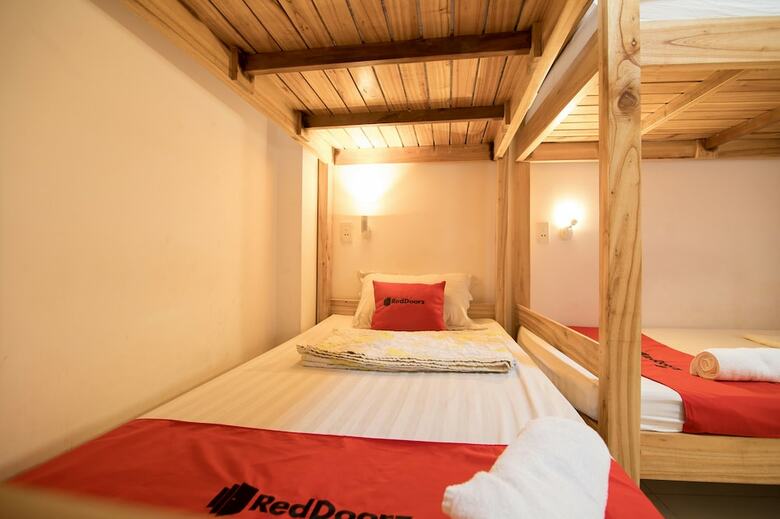 Hostal Reddoorz @ Bui Vien Walking Street - Hostel