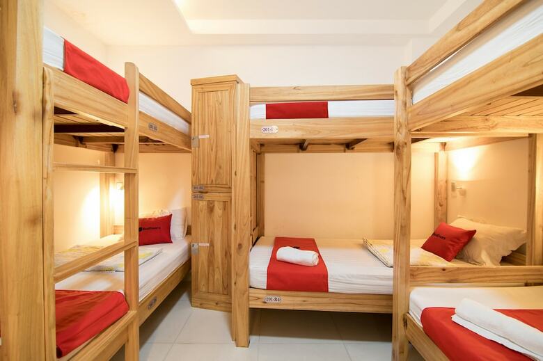Hostal Reddoorz @ Bui Vien Walking Street - Hostel