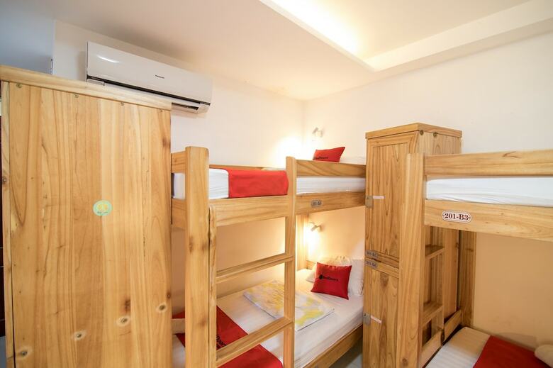 Hostal Reddoorz @ Bui Vien Walking Street - Hostel