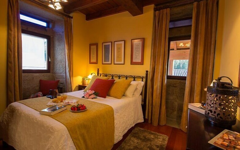 Mirlo Blanco Catoira Galicia Villas