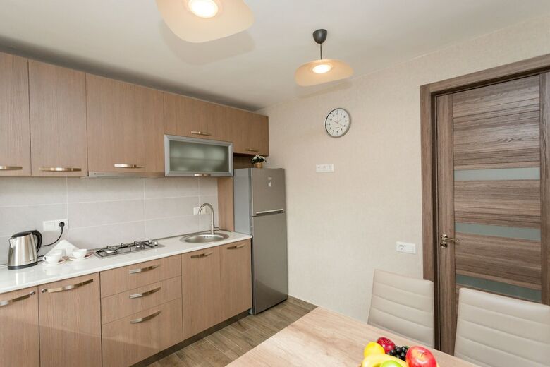 Falcon Apartments - Metro